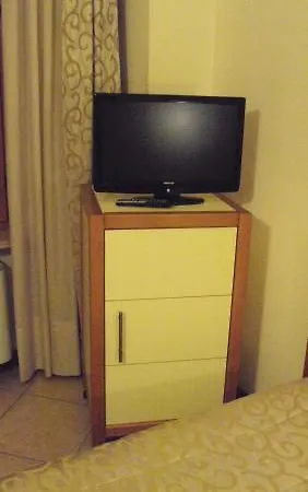 Lory Hotel 2*