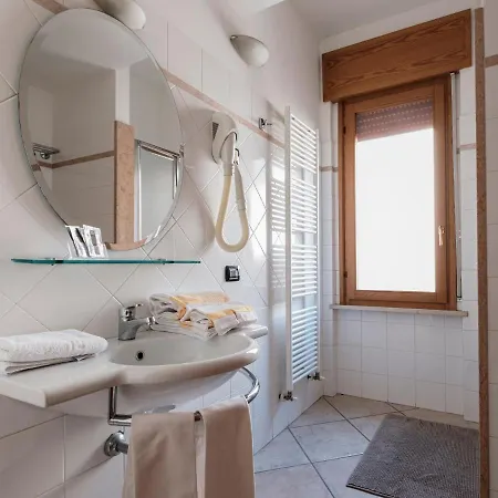 Lory 2* フォルリ