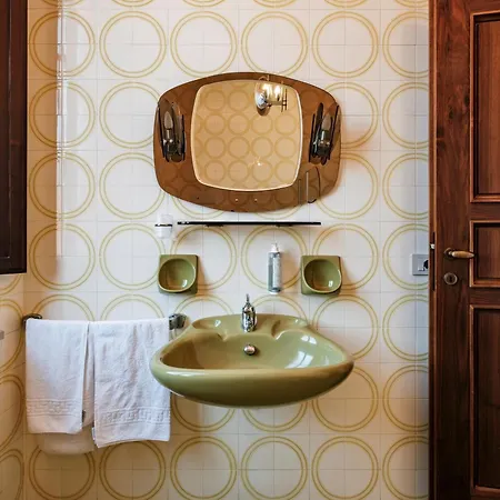 Lory Hotel 2*