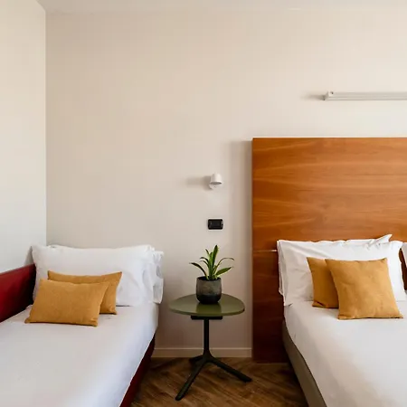 Ξενοδοχείο Lory 2*