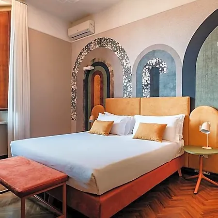 Lory Hotell 2*