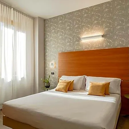 Hotell Lory 2*