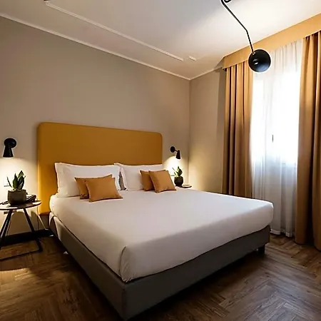 Lory Hotell 2*