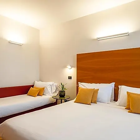 Lory Hotel 2*